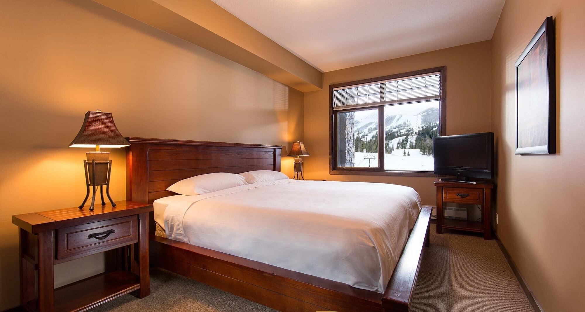 Glacier Mountaineer Lodge Golden Esterno foto