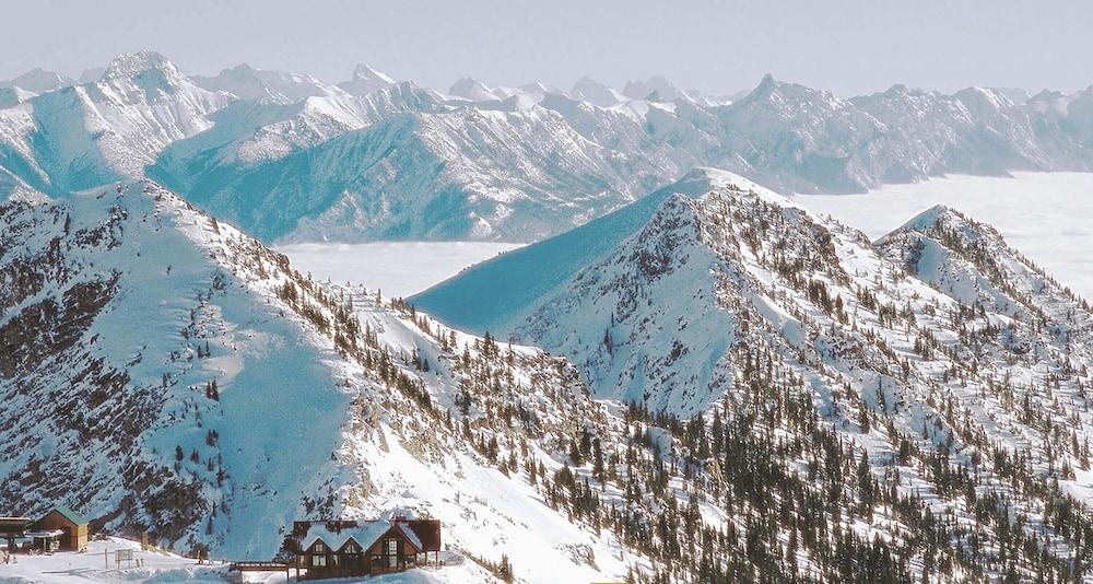 Glacier Mountaineer Lodge Golden Esterno foto