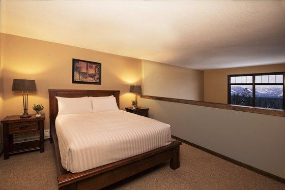 Glacier Mountaineer Lodge Golden Camera foto