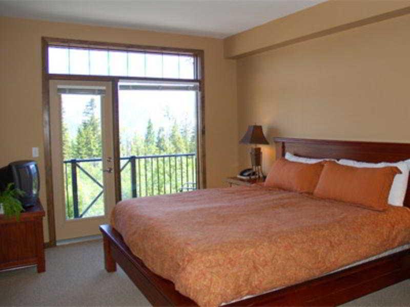 Glacier Mountaineer Lodge Golden Camera foto