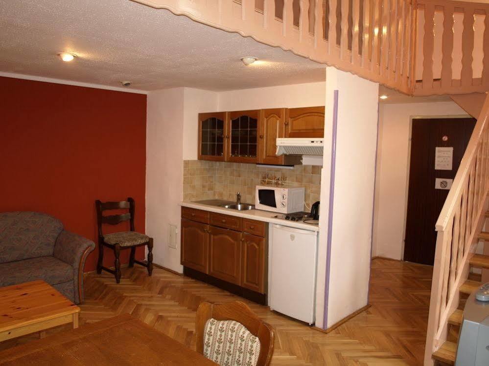Glacier Mountaineer Lodge Golden Esterno foto