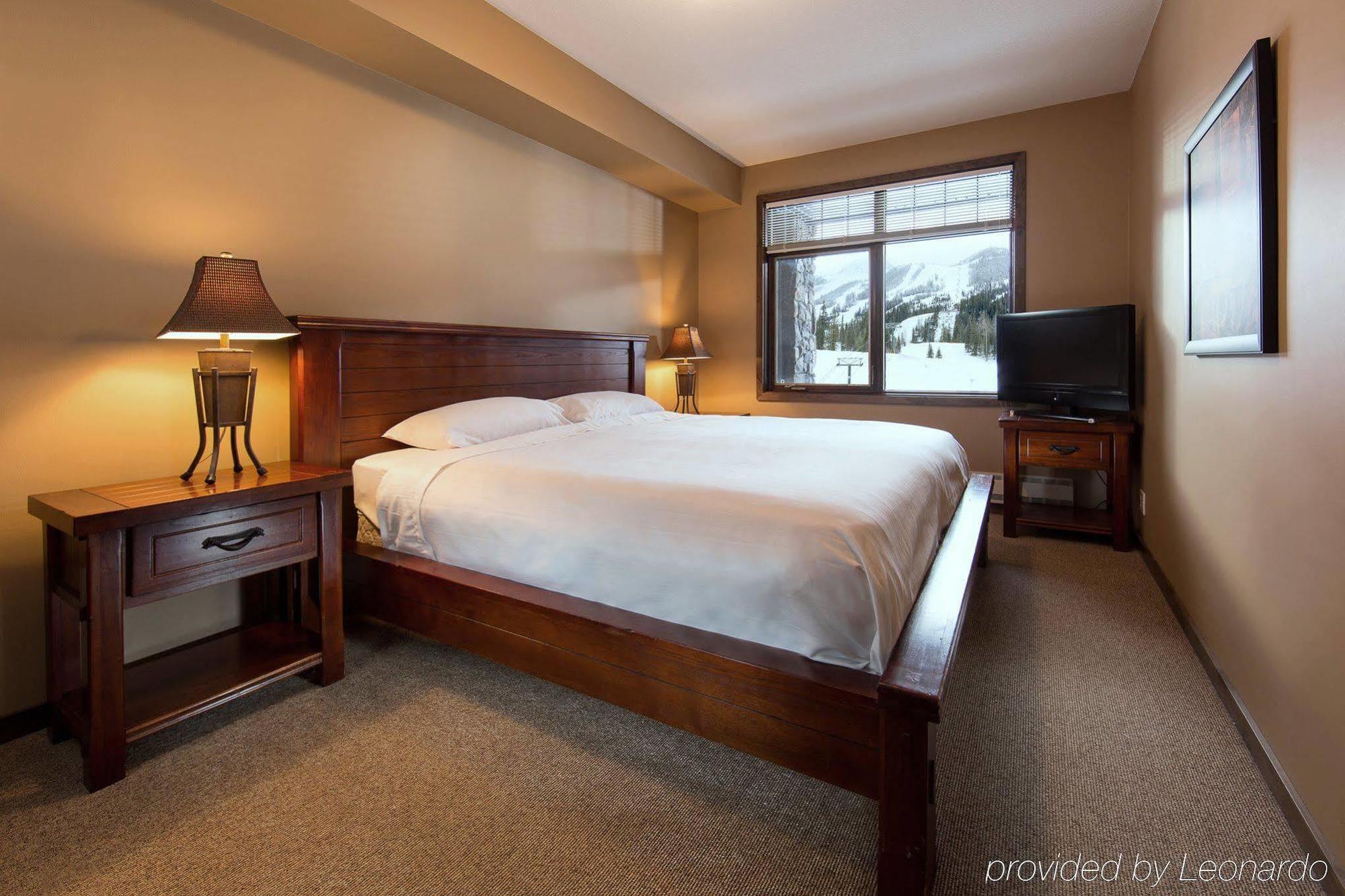 Glacier Mountaineer Lodge Golden Esterno foto